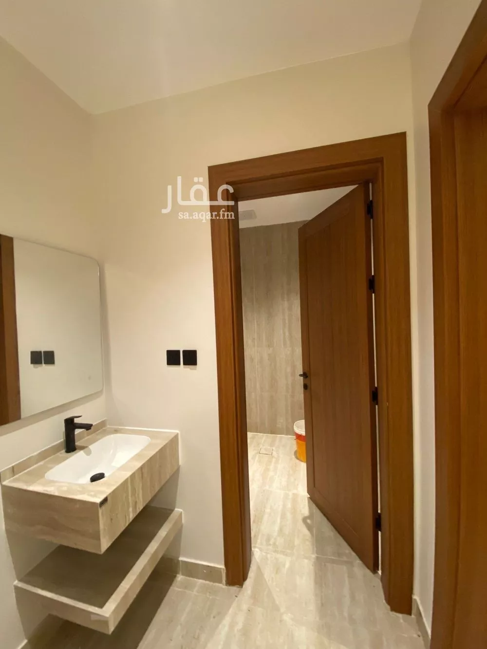 شقة 6 غرف في الندى 1