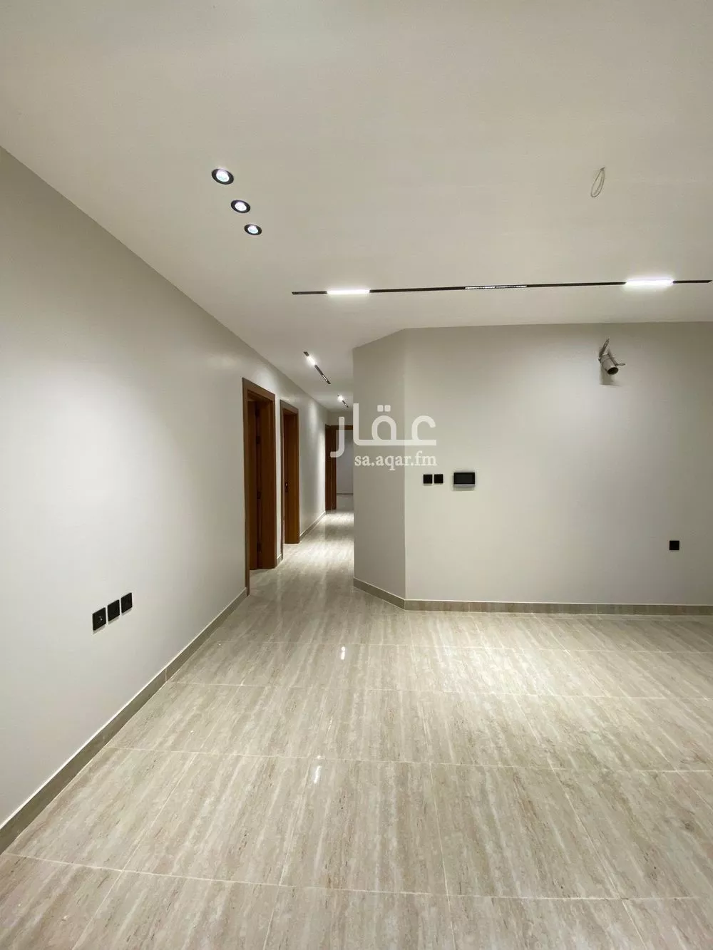 شقة 6 غرف في الندى 4