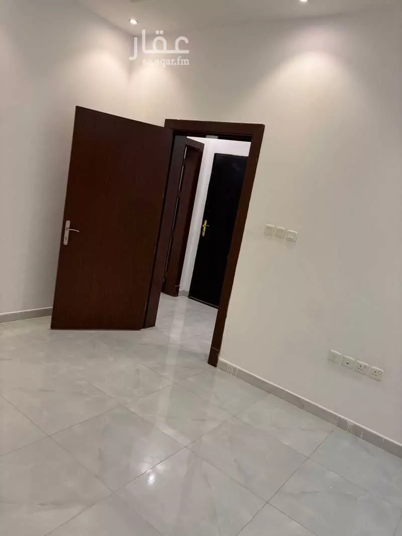900 sqm building in Al Malqa 3