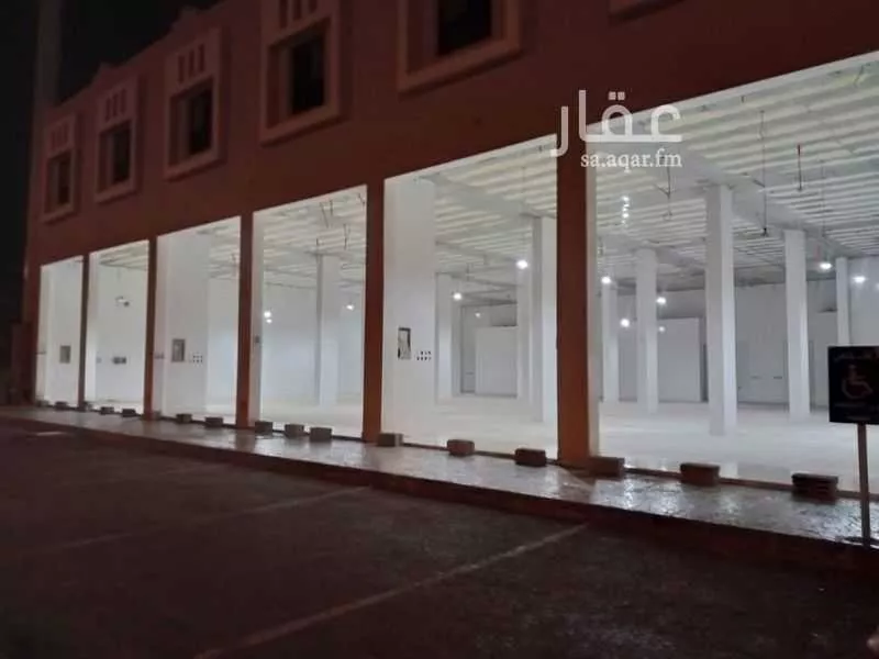 900 sqm shop in Al Mahdiyyah