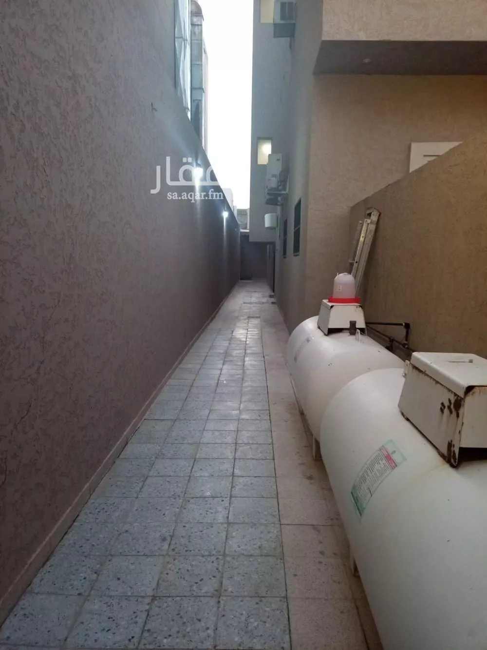 شقة 4 غرف في الملقا 2