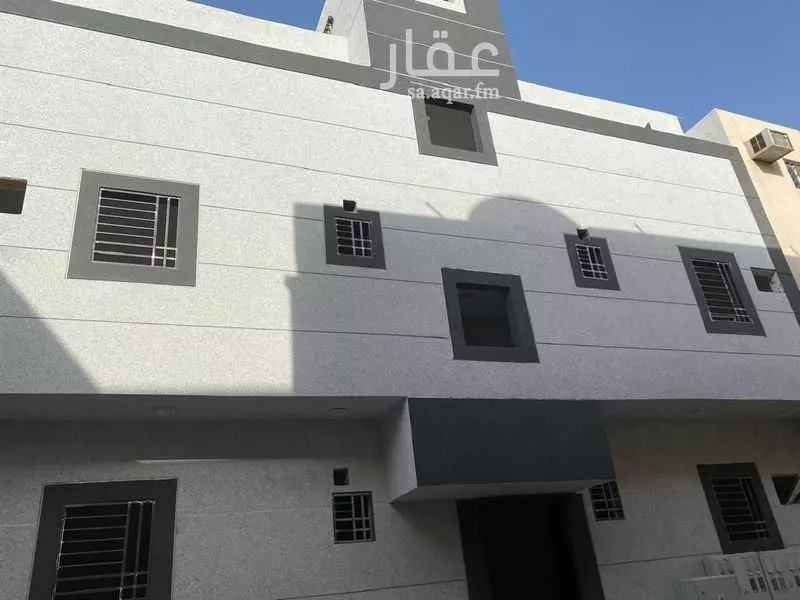 عمارة 217 م² في ام الحمام الشرقي 1