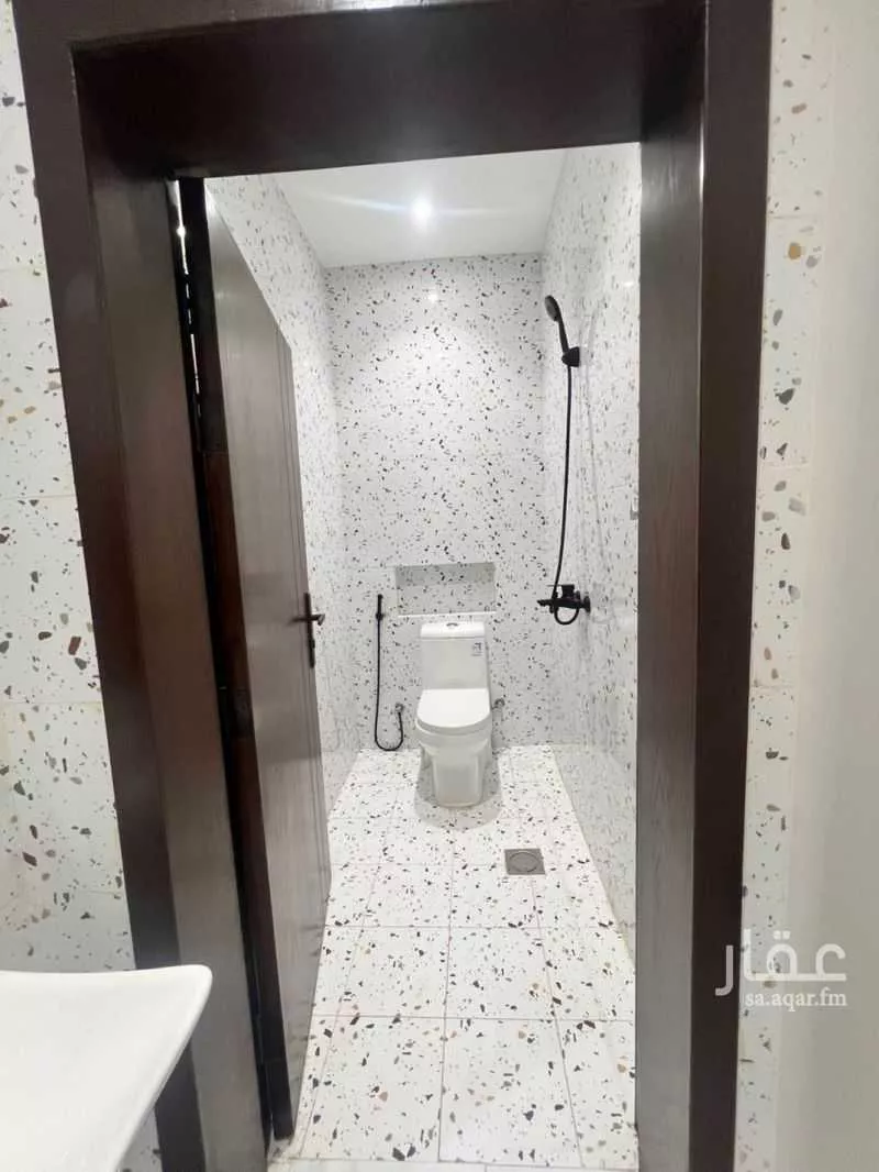 شقة 4 غرف في الريان 4