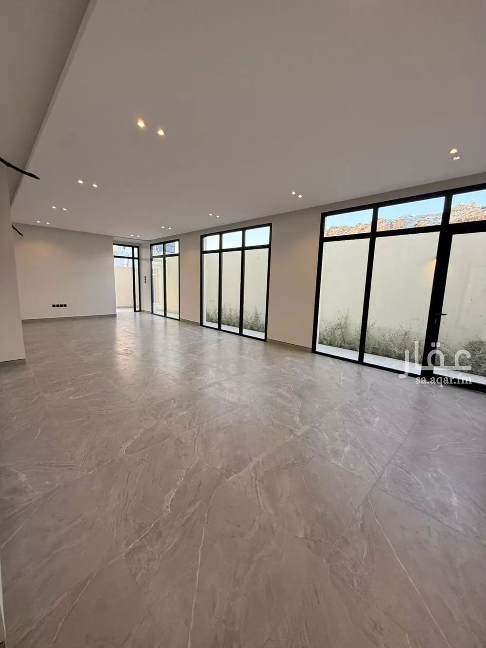 5 bedroom floor in Al Aridh 3