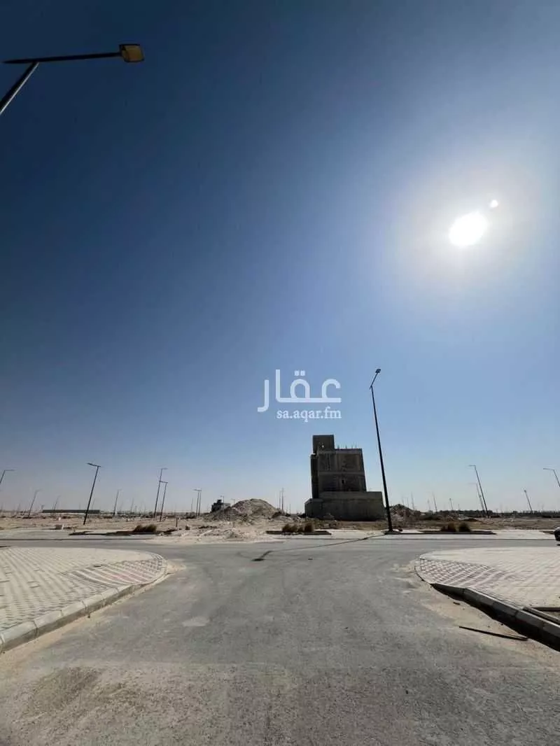 أرض 300 م² في الشرق 3