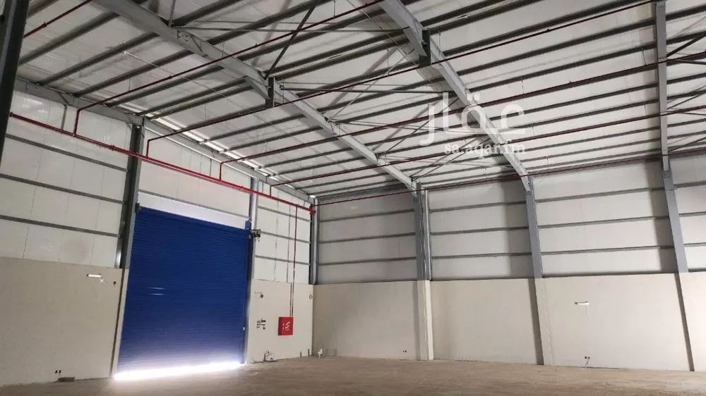 مستودع 900 م² في النظيم 5