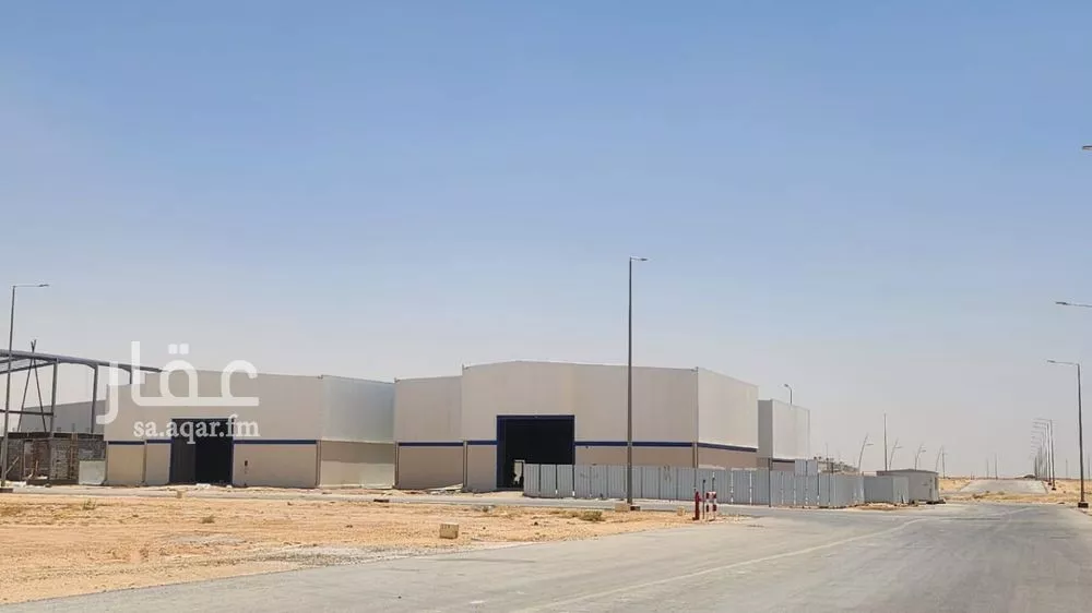 مستودع 900 م² في النظيم 5