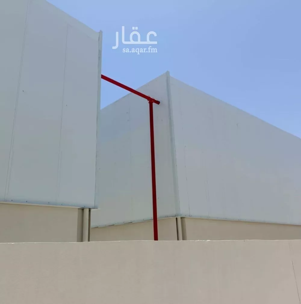 مستودع 900 م² في النظيم 2