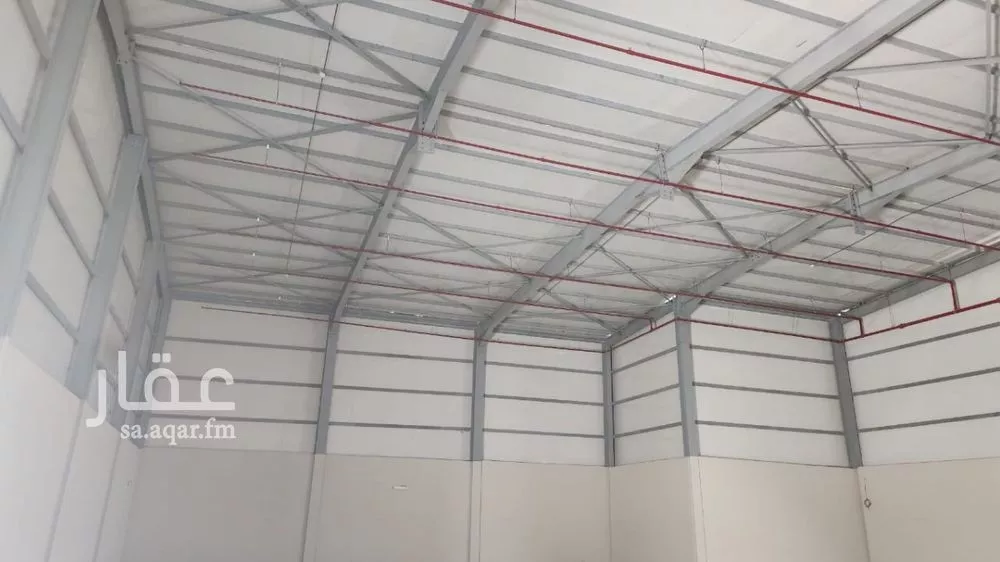 مستودع 915 م² في النظيم 2