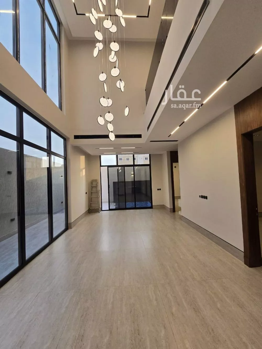 فيلا 4 غرف في الخليج 3