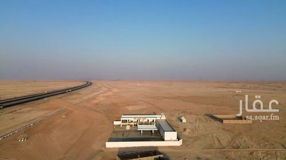 أرض 829 م² في الشرق 4