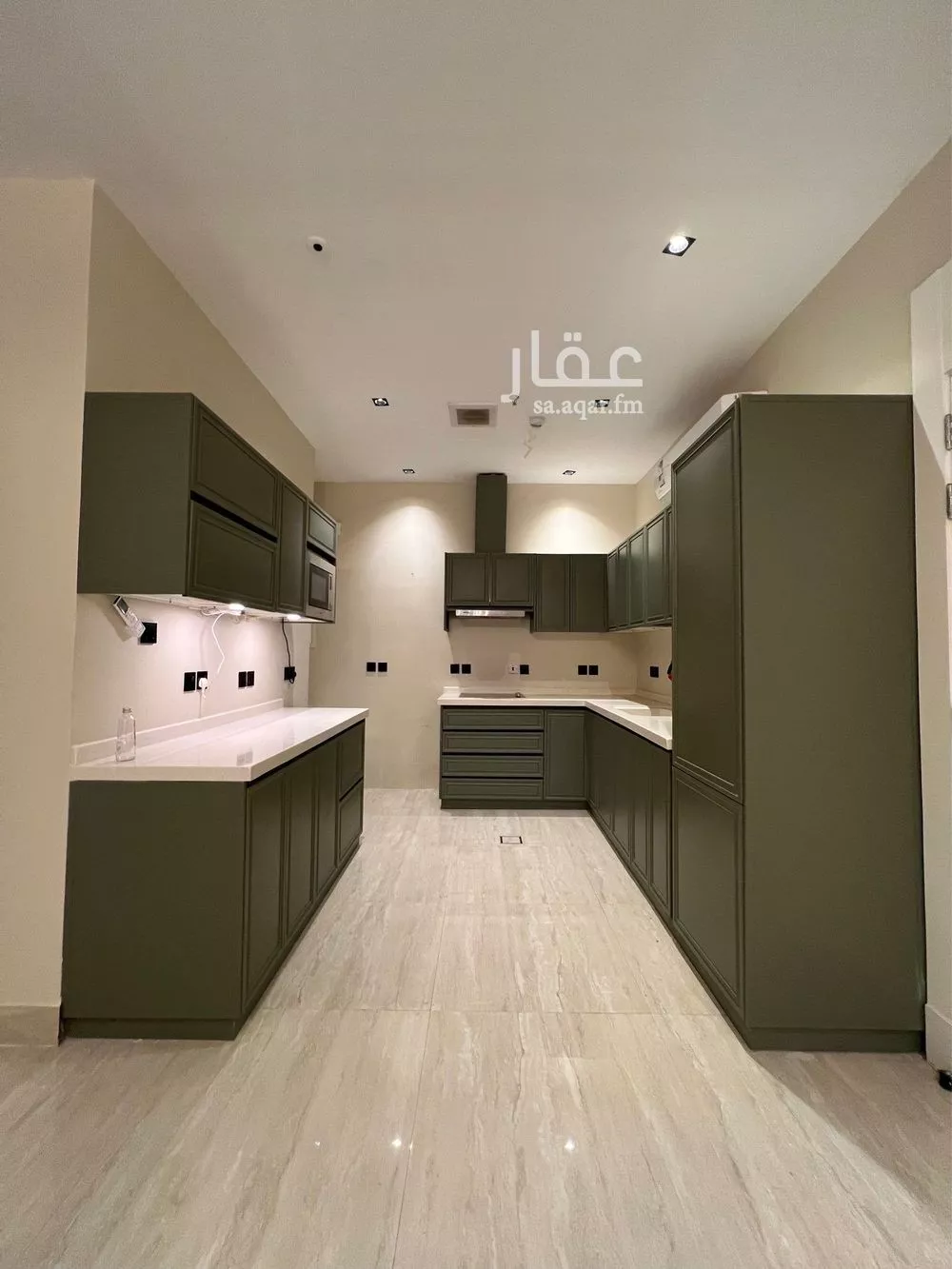 شقة 3 غرف في الملقا 2