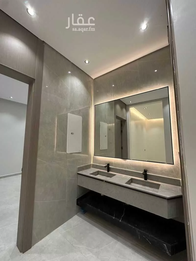 فيلا 9 غرف في ضاحية الملك فهد 5