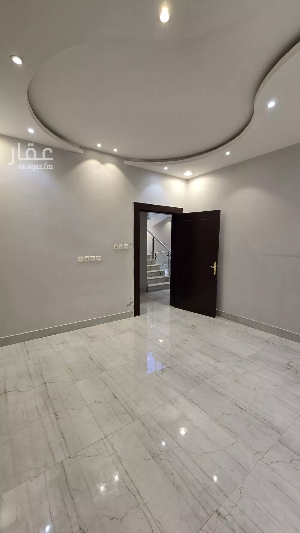 فيلا 9 غرف في الرمال 4