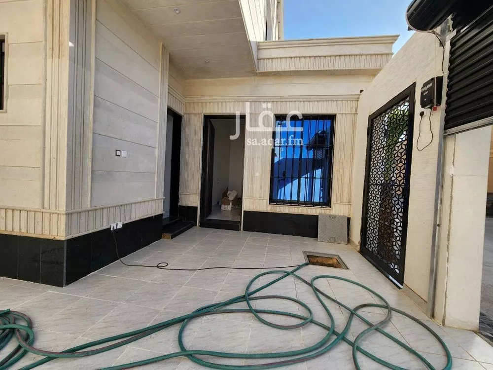 دوبلكس 7 غرف في العريجاء الغربية 3