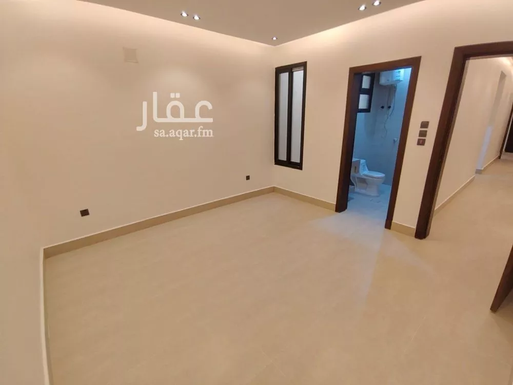 فيلا 4 غرف في طيبة 3