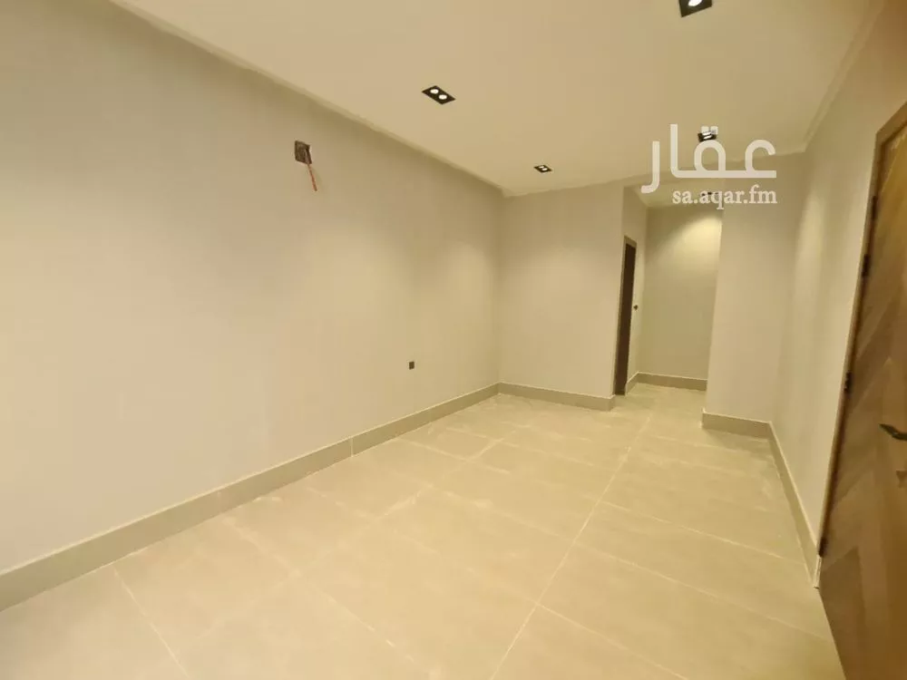 فيلا 5 غرف في عكاظ 4