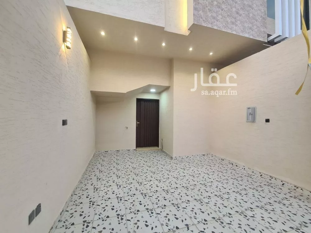 فيلا 5 غرف في بدر 2