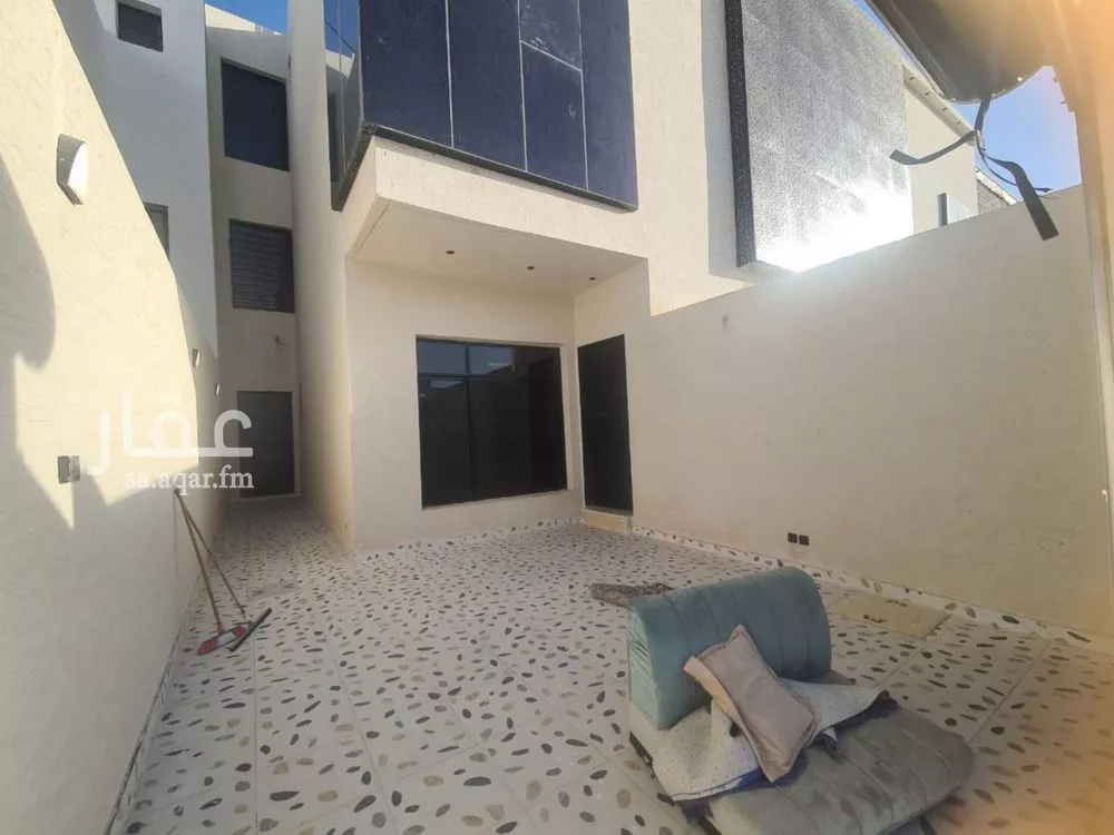 5 bedroom floor in Badr 4