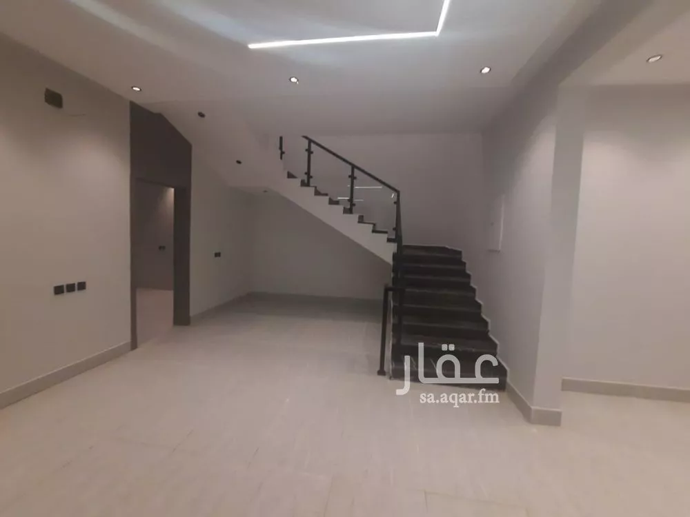 فيلا 6 غرف في عكاظ 4