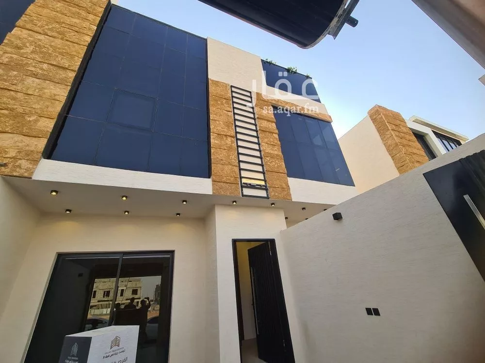 5 bedroom duplex in Okaz 4