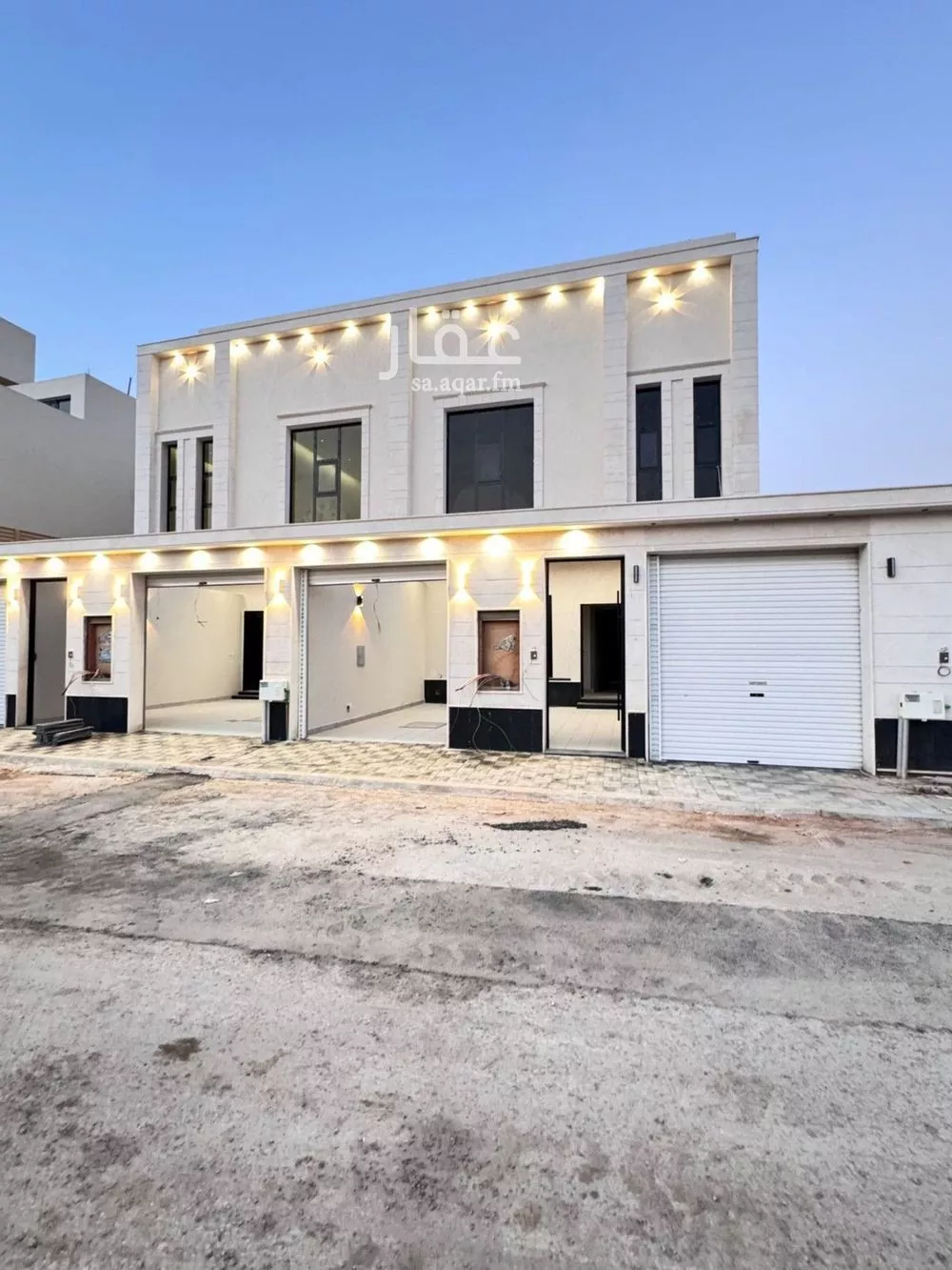 فيلا 5 غرف في عكاظ