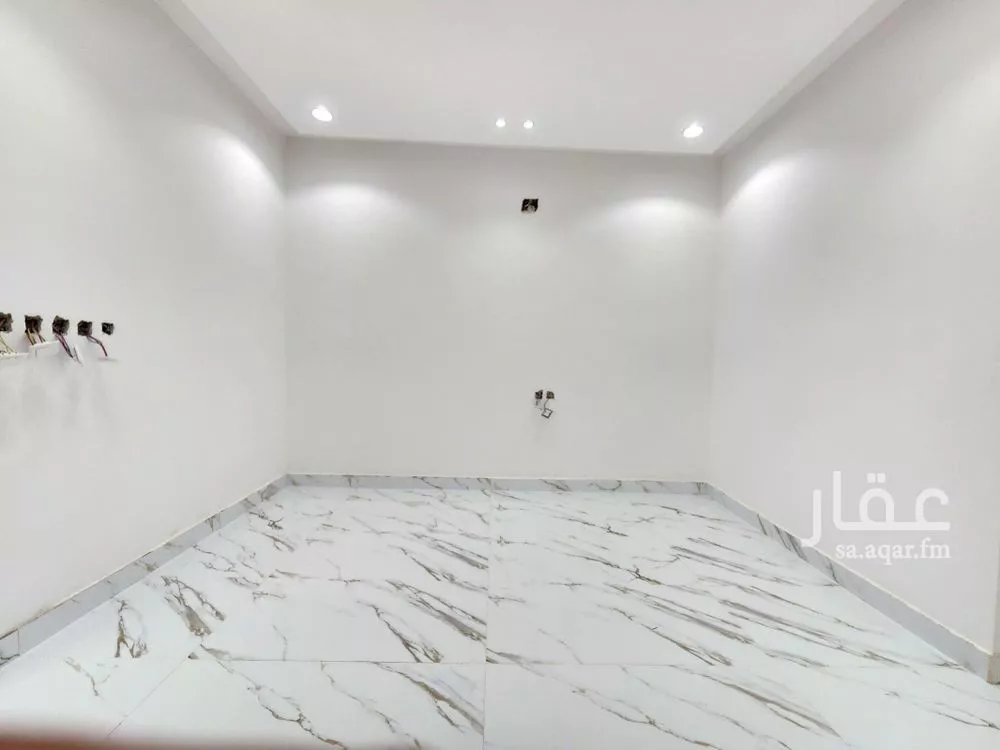 دوبلكس 7 غرف في العريجاء الغربية 5