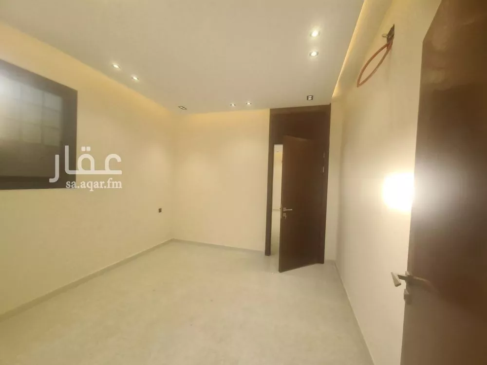 فيلا 7 غرف في عكاظ 5