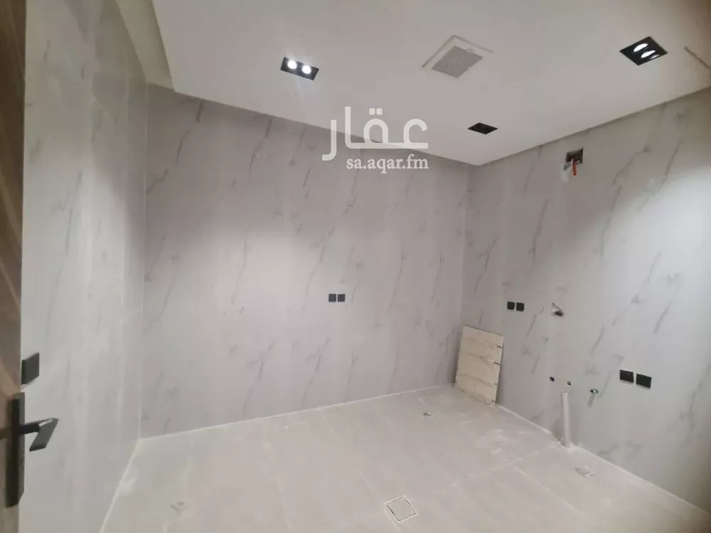 فيلا 5 غرف في عكاظ 5