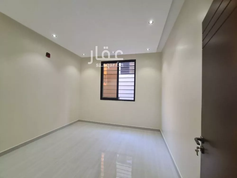 فيلا 7 غرف في عكاظ 3