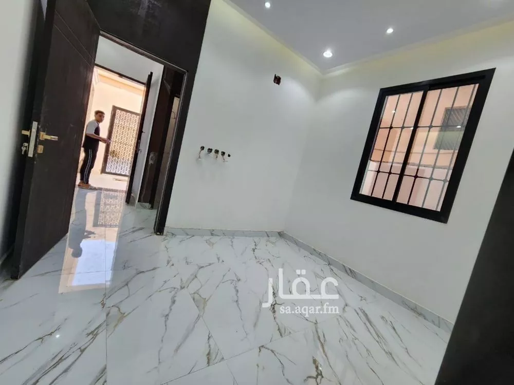 7 bedroom villa in Al Uraija Al Gharbiyah 4