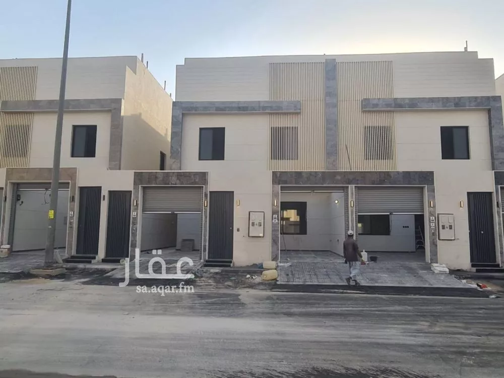 فيلا 5 غرف في عكاظ 3