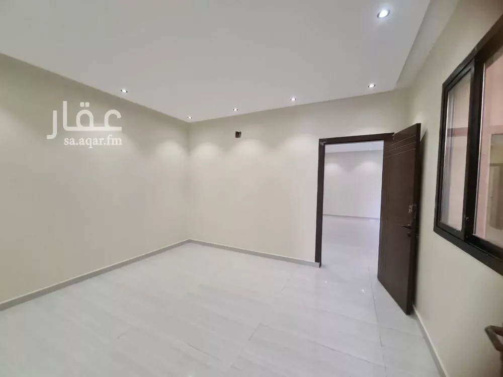 فيلا 7 غرف في عكاظ 4