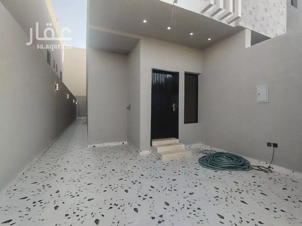 فيلا 5 غرف في طيبة 3