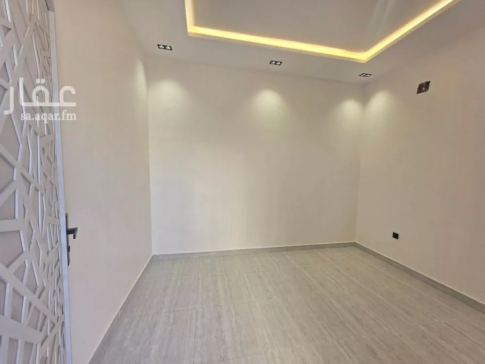 5 bedroom apartment in Badr 4