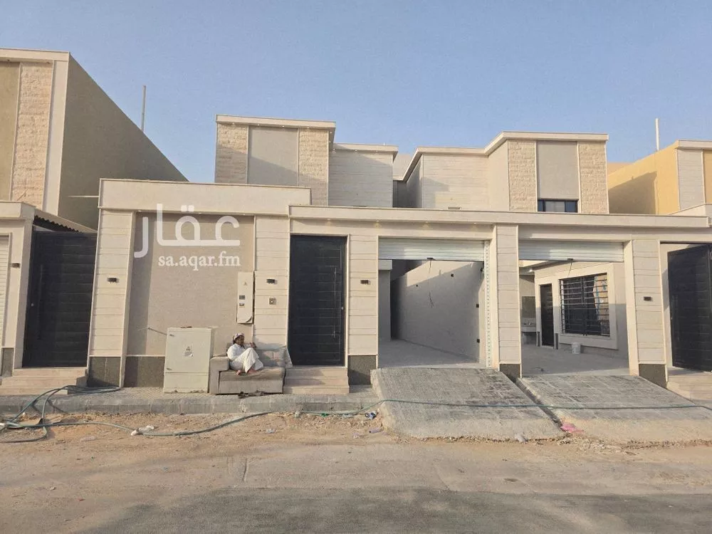 فيلا 5 غرف في بدر 2