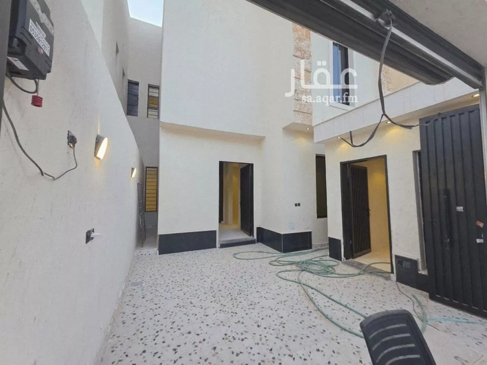 فيلا 5 غرف في بدر 4