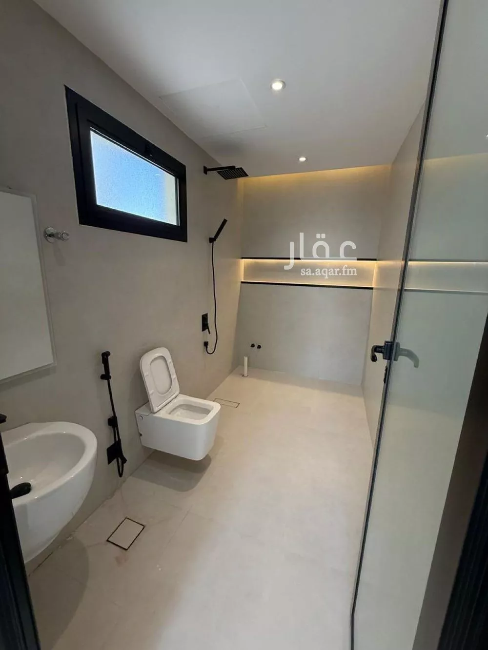 5 bedroom villa in Al Mahdiyyah 2