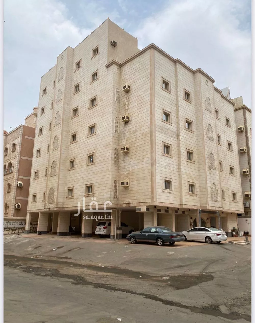 عمارة 717 م² في الريان 2