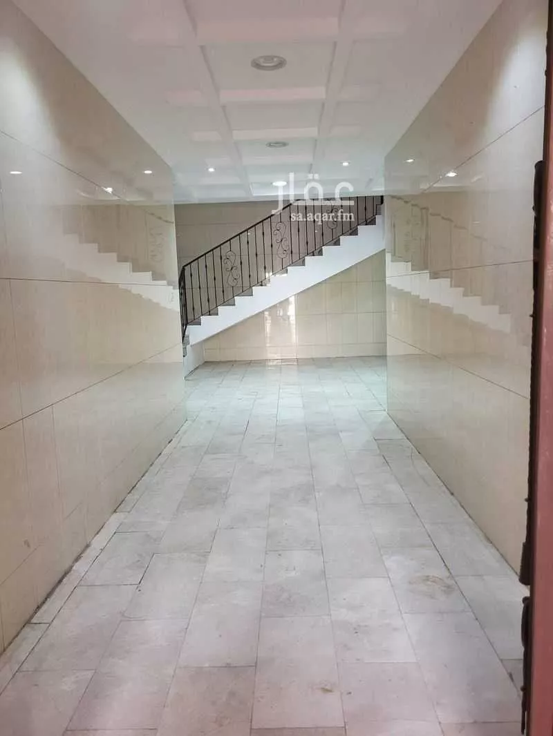 عمارة 810 م² في العزيزية 5