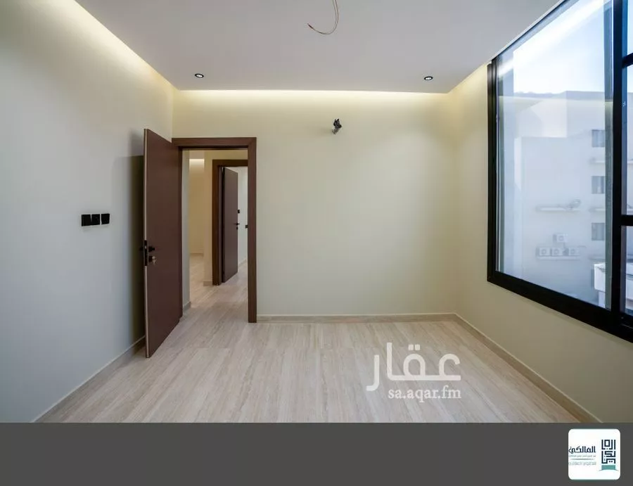 شقة 4 غرف في الروضة 3