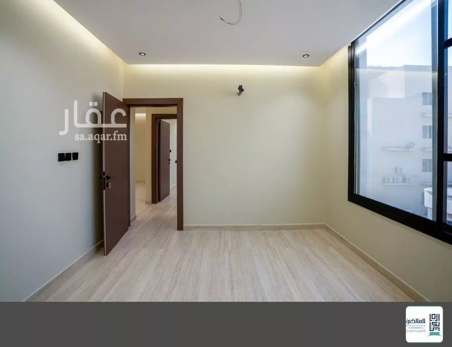 شقة 4 غرف في الروضة 3