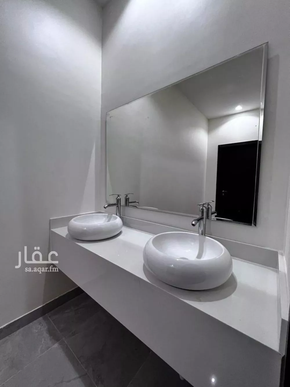 فيلا 14 غرف في الرمال 2