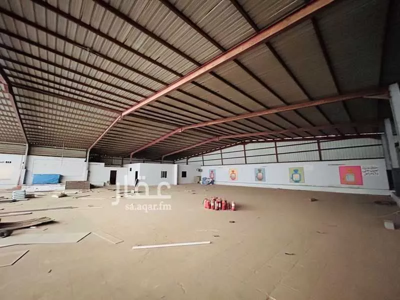 مستودع 945 م² في ابرق الرغامة 2