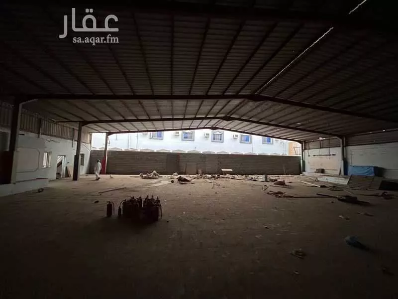 مستودع 945 م² في ابرق الرغامة 4