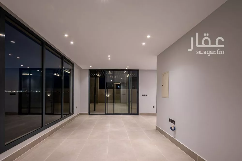 فيلا 4 غرف في العارض 3