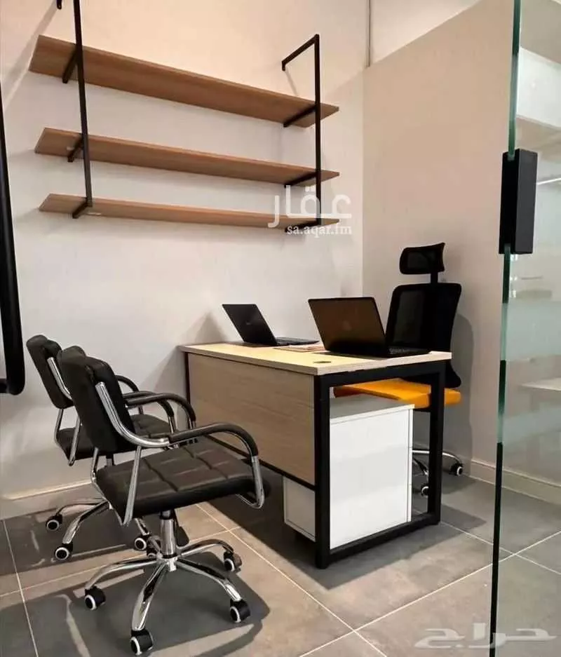 مكتب 884 م² في العارض 3