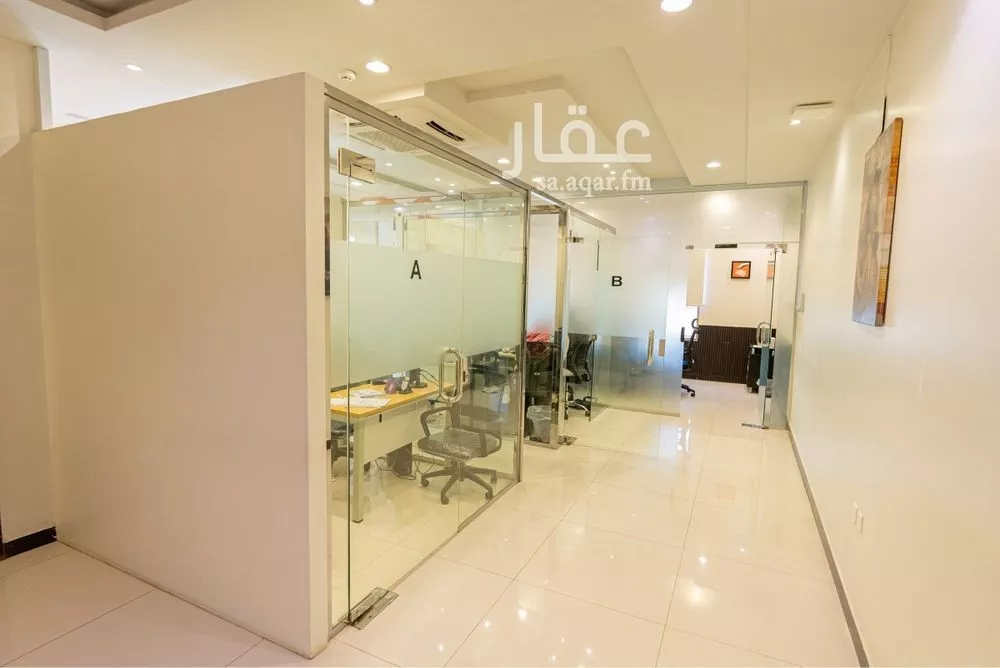 مكتب 884 م² في العارض 4