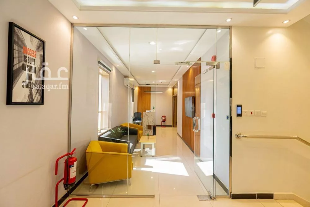 مكتب 884 م² في العارض 4