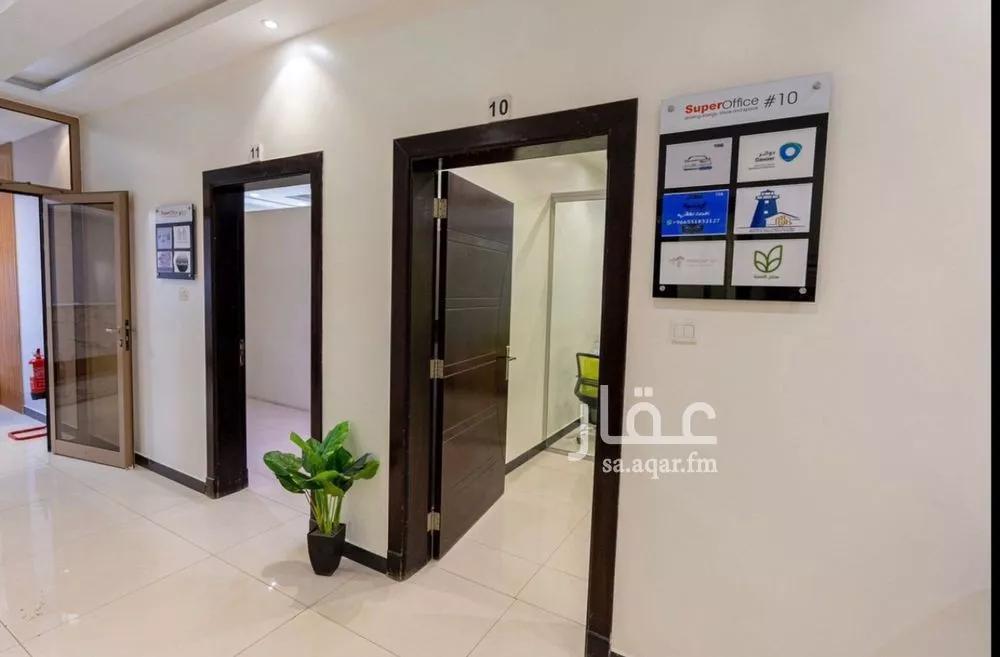 مكتب 884 م² في العارض 4